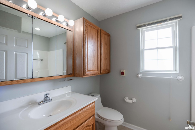 1500 APACHE Drive, Marion, Illinois 62959, 3 Bedrooms Bedrooms, 0 ,2 BathroomsBathrooms,Residential,For Sale,APACHE,0,RMAEB455123