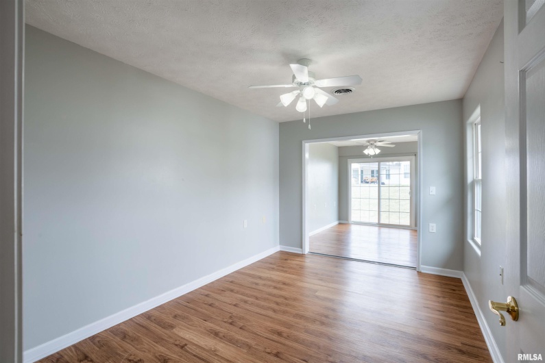 1500 APACHE Drive, Marion, Illinois 62959, 3 Bedrooms Bedrooms, 0 ,2 BathroomsBathrooms,Residential,For Sale,APACHE,0,RMAEB455123