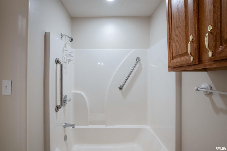 1500 APACHE Drive, Marion, Illinois 62959, 3 Bedrooms Bedrooms, 0 ,2 BathroomsBathrooms,Residential,For Sale,APACHE,0,RMAEB455123