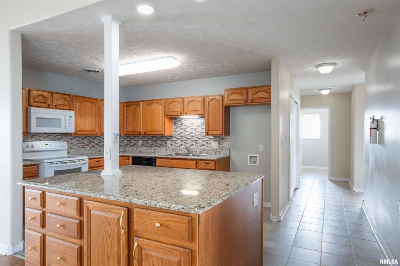 1500 APACHE Drive, Marion, Illinois 62959, 3 Bedrooms Bedrooms, 0 ,2 BathroomsBathrooms,Residential,For Sale,APACHE,0,RMAEB455123