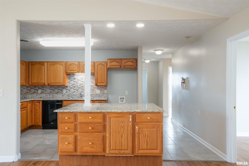 1500 APACHE Drive, Marion, Illinois 62959, 3 Bedrooms Bedrooms, 0 ,2 BathroomsBathrooms,Residential,For Sale,APACHE,0,RMAEB455123