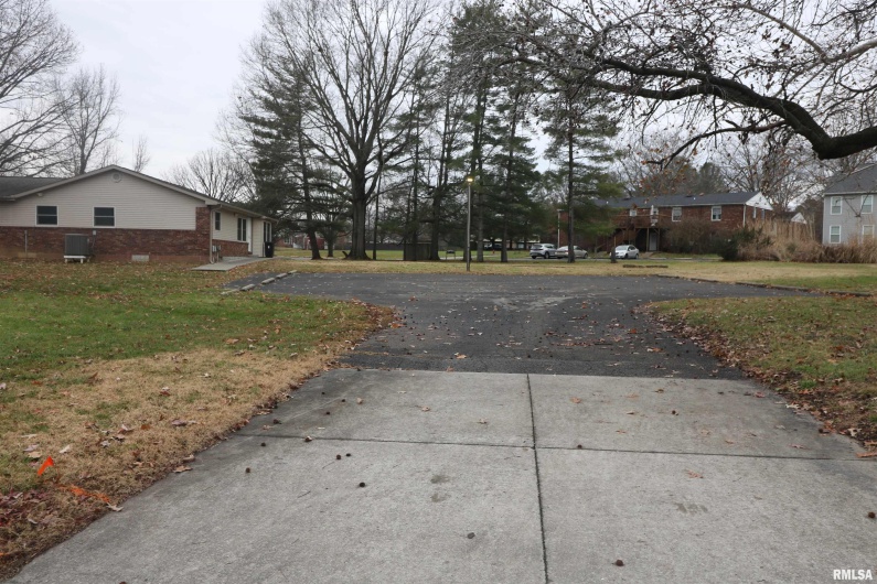 401 Beadle Drive, Carbondale, Illinois 62901, 0 , 0 ,0,Commercial Sale,For Sale,Beadle,0,RMAEB456240