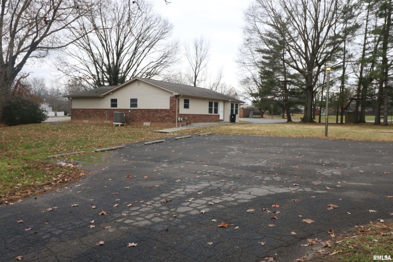 401 Beadle Drive, Carbondale, Illinois 62901, 0 , 0 ,0,Commercial Sale,For Sale,Beadle,0,RMAEB456240