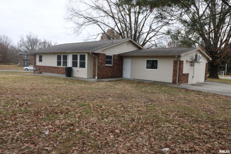 401 Beadle Drive, Carbondale, Illinois 62901, 0 , 0 ,0,Commercial Sale,For Sale,Beadle,0,RMAEB456240