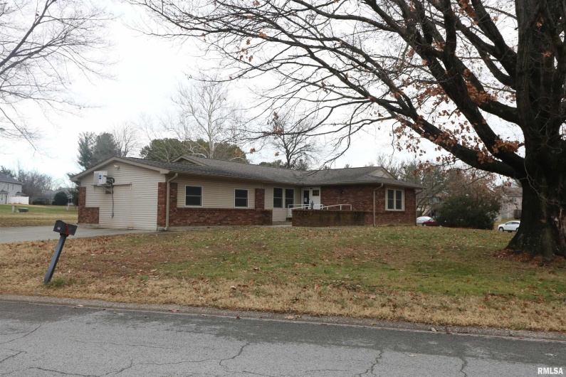 401 Beadle Drive, Carbondale, Illinois 62901, 0 , 0 ,0,Commercial Sale,For Sale,Beadle,0,RMAEB456240