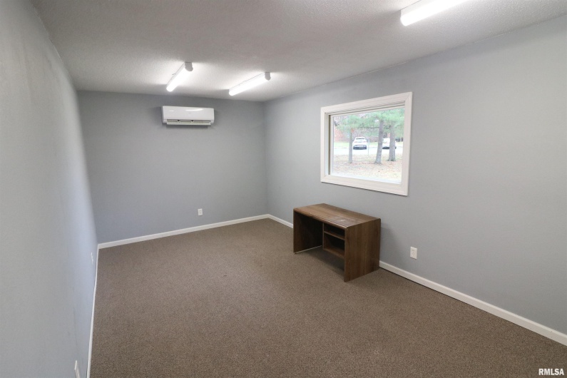 401 Beadle Drive, Carbondale, Illinois 62901, 0 , 0 ,0,Commercial Sale,For Sale,Beadle,0,RMAEB456240