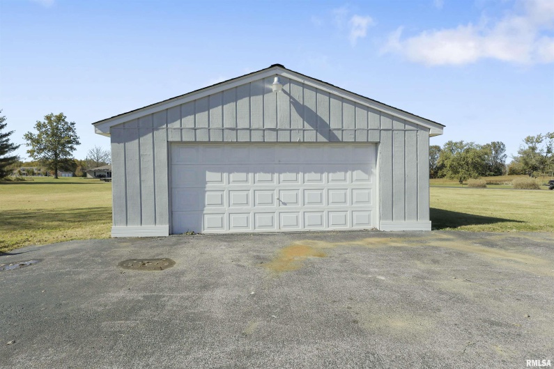 15069 REMINGTON Road, Marion, Illinois 62959, 4 Bedrooms Bedrooms, 0 ,3 BathroomsBathrooms,Residential,For Sale,REMINGTON,0,RMAEB455666