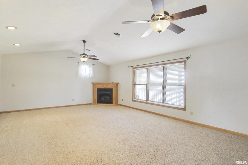 15069 REMINGTON Road, Marion, Illinois 62959, 4 Bedrooms Bedrooms, 0 ,3 BathroomsBathrooms,Residential,For Sale,REMINGTON,0,RMAEB455666