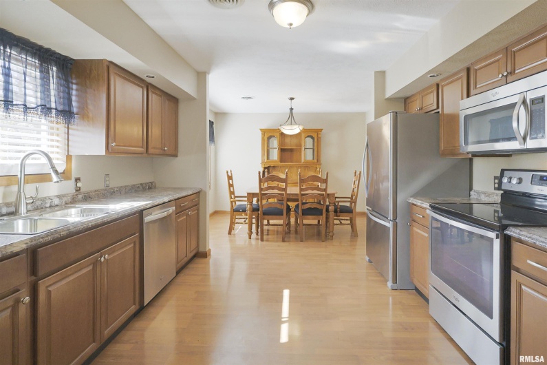 15069 REMINGTON Road, Marion, Illinois 62959, 4 Bedrooms Bedrooms, 0 ,3 BathroomsBathrooms,Residential,For Sale,REMINGTON,0,RMAEB455666