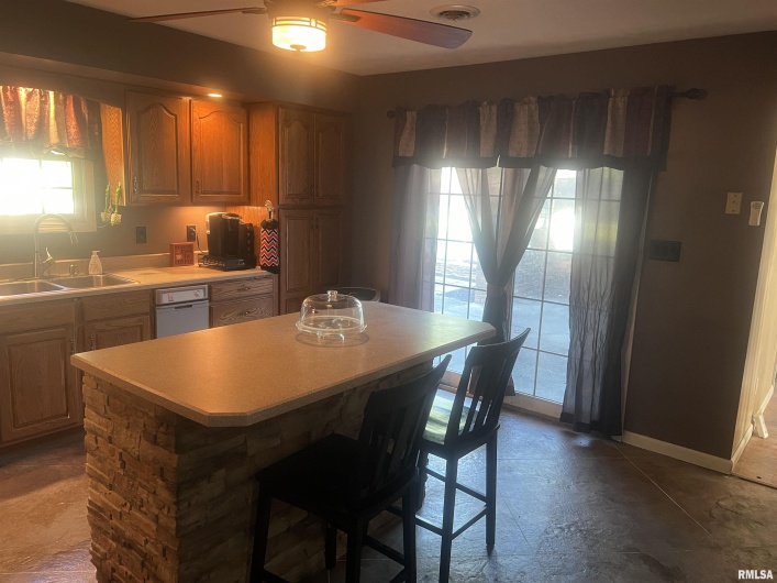 1602 Carmie Lane, Marion, Illinois 62959, 4 Bedrooms Bedrooms, 0 ,2 BathroomsBathrooms,Residential,For Sale,Carmie,0,RMAEB455456
