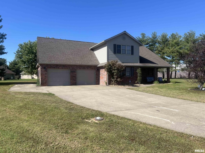 1602 Carmie Lane, Marion, Illinois 62959, 4 Bedrooms Bedrooms, 0 ,2 BathroomsBathrooms,Residential,For Sale,Carmie,0,RMAEB455456