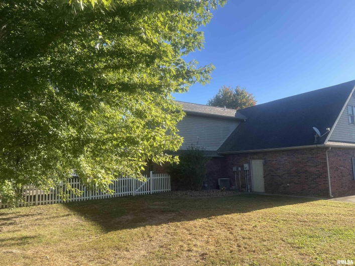 1602 Carmie Lane, Marion, Illinois 62959, 4 Bedrooms Bedrooms, 0 ,2 BathroomsBathrooms,Residential,For Sale,Carmie,0,RMAEB455456