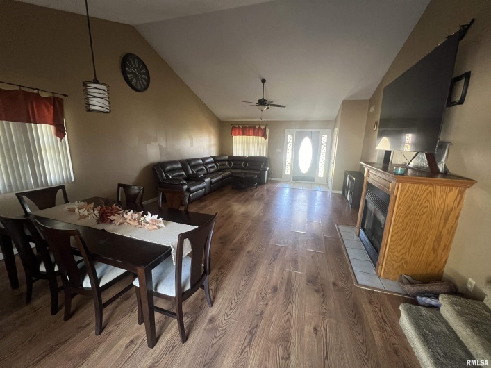 1602 Carmie Lane, Marion, Illinois 62959, 4 Bedrooms Bedrooms, 0 ,2 BathroomsBathrooms,Residential,For Sale,Carmie,0,RMAEB455456