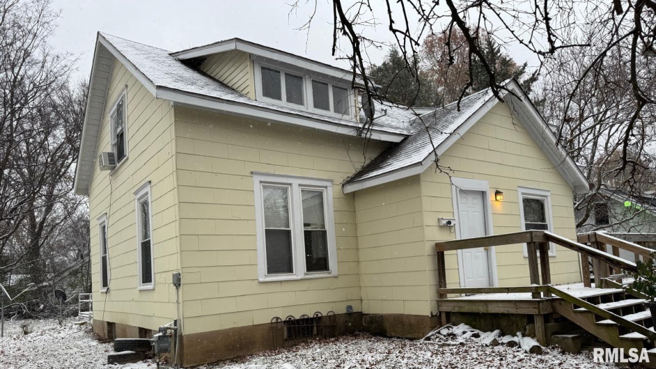 517 OAKLAND Avenue, Carbondale, Illinois 62901, 0 , 0 ,0,Residential Income,For Sale,OAKLAND,0,RMAQC4259780