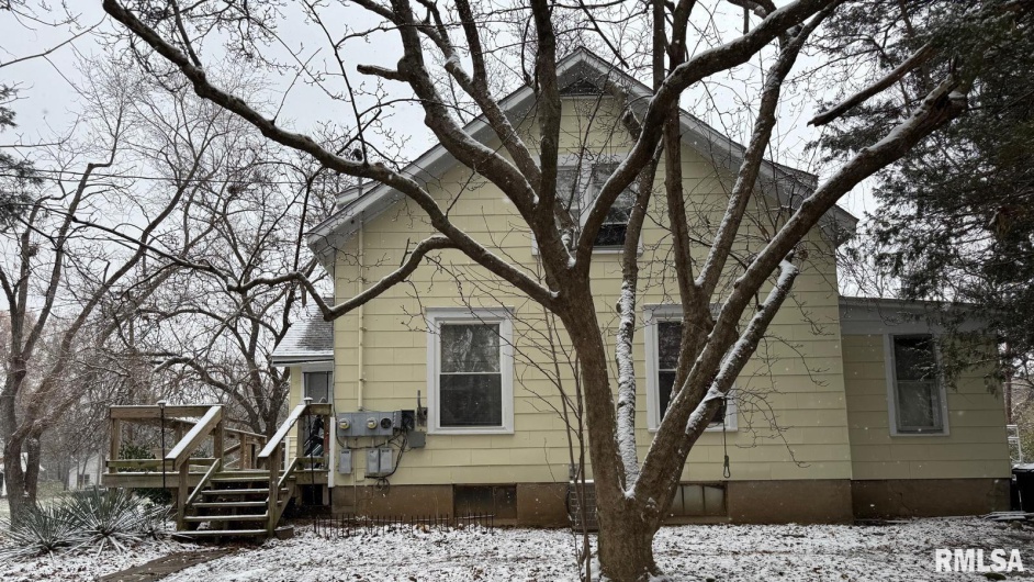517 OAKLAND Avenue, Carbondale, Illinois 62901, 0 , 0 ,0,Residential Income,For Sale,OAKLAND,0,RMAQC4259780