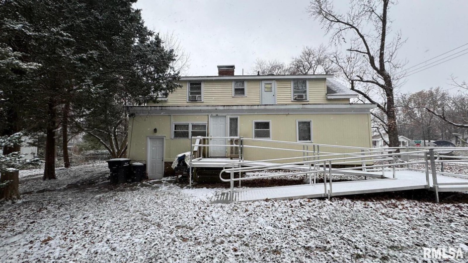 517 OAKLAND Avenue, Carbondale, Illinois 62901, 0 , 0 ,0,Residential Income,For Sale,OAKLAND,0,RMAQC4259780