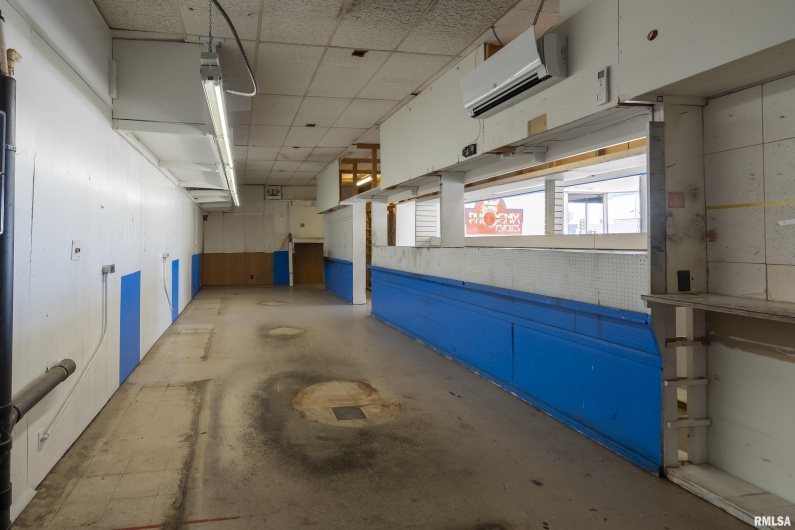 300 ILLINOIS Avenue, Carbondale, Illinois 62901, 0 , 0 ,0,Commercial Sale,For Sale,ILLINOIS,0,RMAEB456463