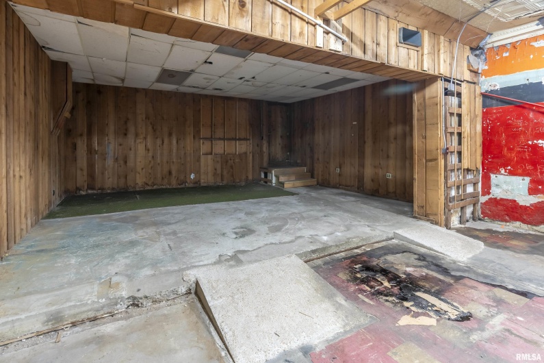 300 ILLINOIS Avenue, Carbondale, Illinois 62901, 0 , 0 ,0,Commercial Sale,For Sale,ILLINOIS,0,RMAEB456463