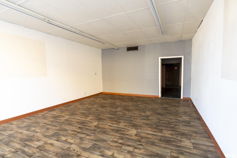 300 ILLINOIS Avenue, Carbondale, Illinois 62901, 0 , 0 ,0,Commercial Sale,For Sale,ILLINOIS,0,RMAEB456463