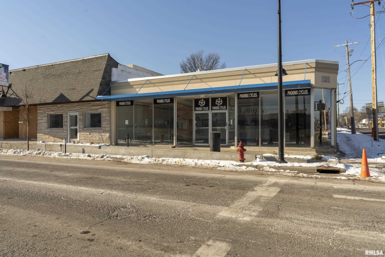 300 ILLINOIS Avenue, Carbondale, Illinois 62901, 0 , 0 ,0,Commercial Sale,For Sale,ILLINOIS,0,RMAEB456463