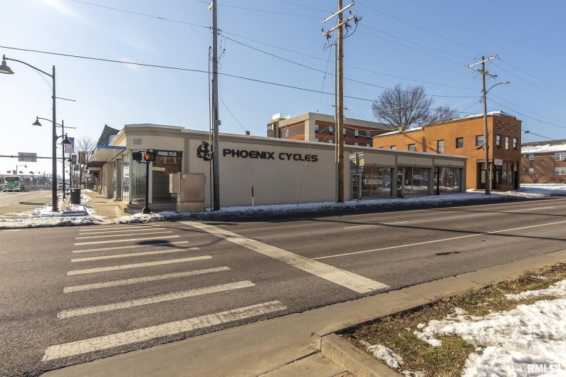300 ILLINOIS Avenue, Carbondale, Illinois 62901, 0 , 0 ,0,Commercial Sale,For Sale,ILLINOIS,0,RMAEB456463