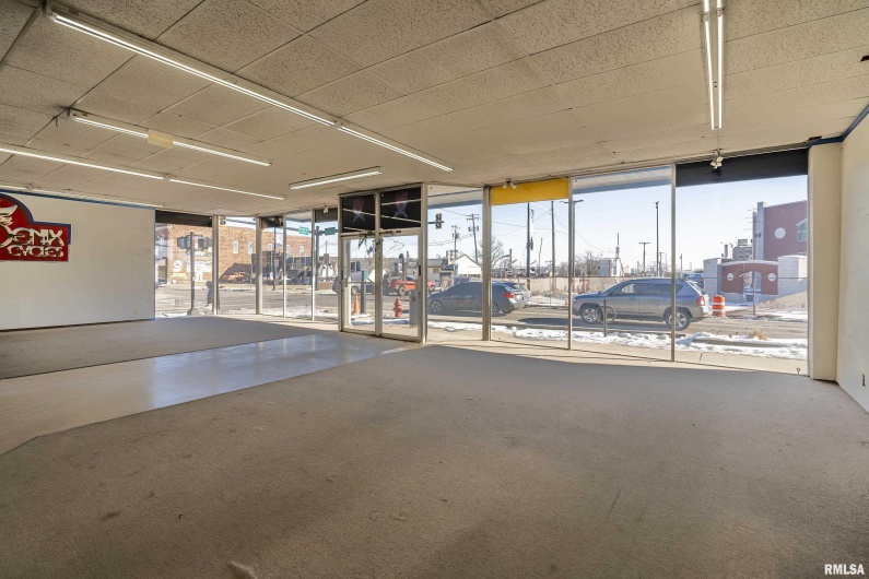 300 ILLINOIS Avenue, Carbondale, Illinois 62901, 0 , 0 ,0,Commercial Sale,For Sale,ILLINOIS,0,RMAEB456463