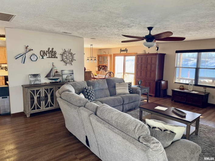 13549 Egypt Shores Drive, Creal Springs, Illinois 62922, 3 Bedrooms Bedrooms, 0 ,2 BathroomsBathrooms,Residential,For Sale,Egypt Shores,0,RMAEB456415