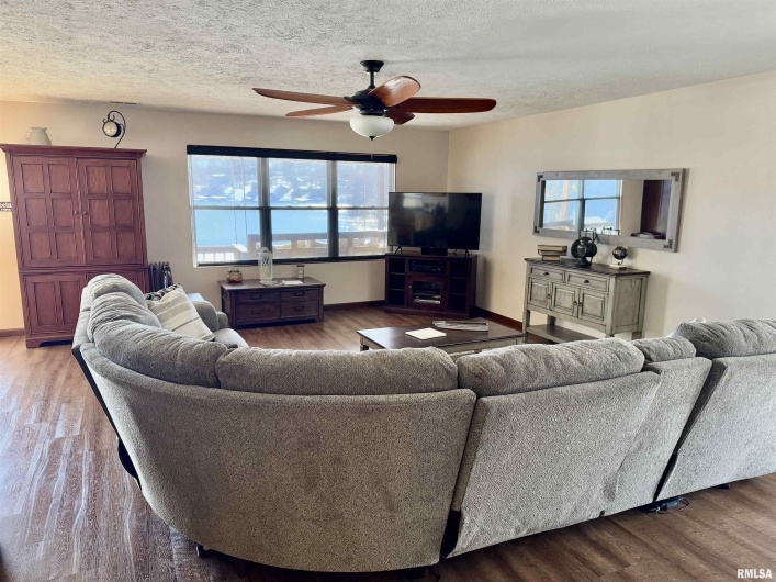 13549 Egypt Shores Drive, Creal Springs, Illinois 62922, 3 Bedrooms Bedrooms, 0 ,2 BathroomsBathrooms,Residential,For Sale,Egypt Shores,0,RMAEB456415