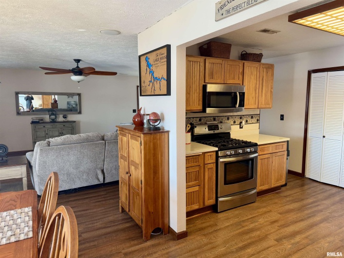 13549 Egypt Shores Drive, Creal Springs, Illinois 62922, 3 Bedrooms Bedrooms, 0 ,2 BathroomsBathrooms,Residential,For Sale,Egypt Shores,0,RMAEB456415