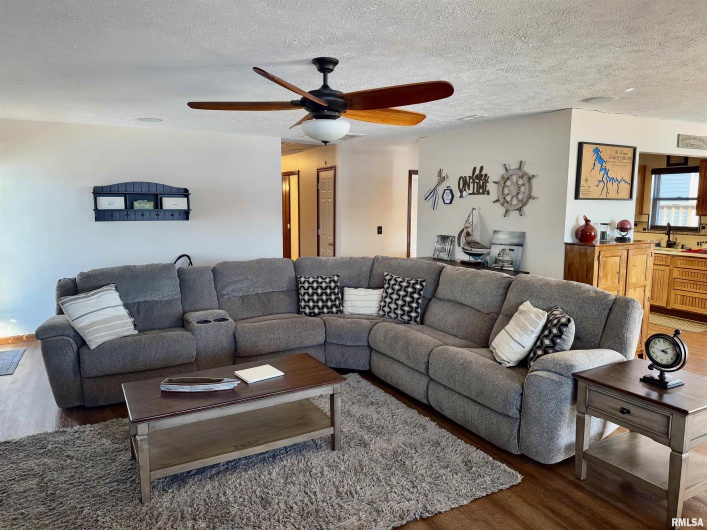 13549 Egypt Shores Drive, Creal Springs, Illinois 62922, 3 Bedrooms Bedrooms, 0 ,2 BathroomsBathrooms,Residential,For Sale,Egypt Shores,0,RMAEB456415
