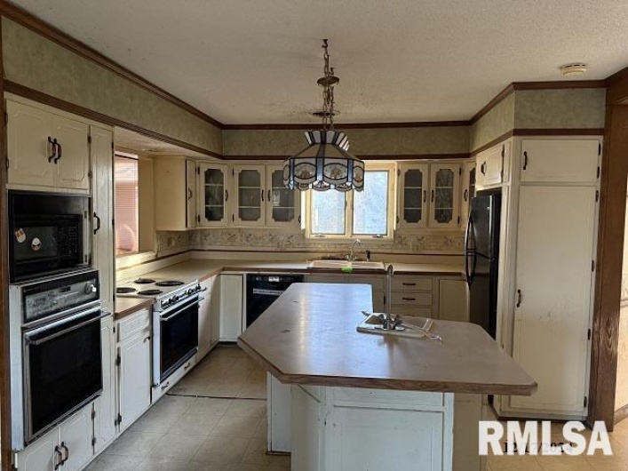1500 Stotlar Street, Herrin, Illinois 62948, 3 Bedrooms Bedrooms, 0 ,2 BathroomsBathrooms,Residential,For Sale,Stotlar,0,RMAEB456243