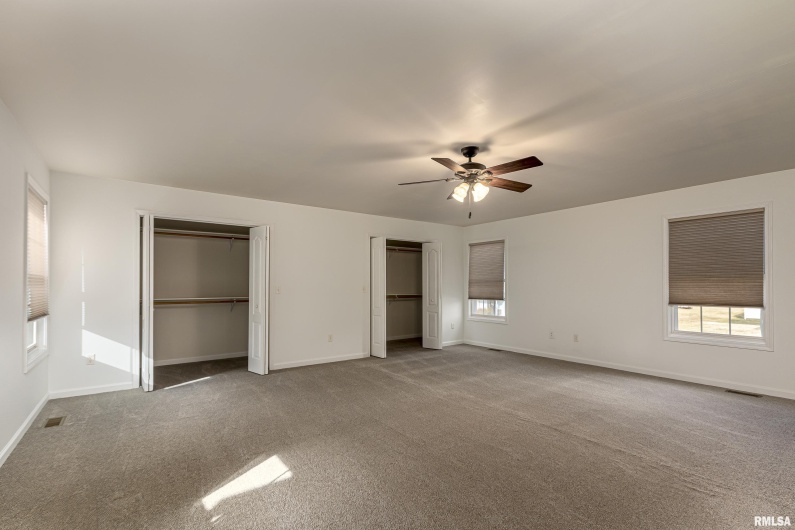 208 TOWNHOUSE Drive, Carterville, Illinois 62918, 4 Bedrooms Bedrooms, 0 ,2 BathroomsBathrooms,Residential,For Sale,TOWNHOUSE,0,RMAEB456507