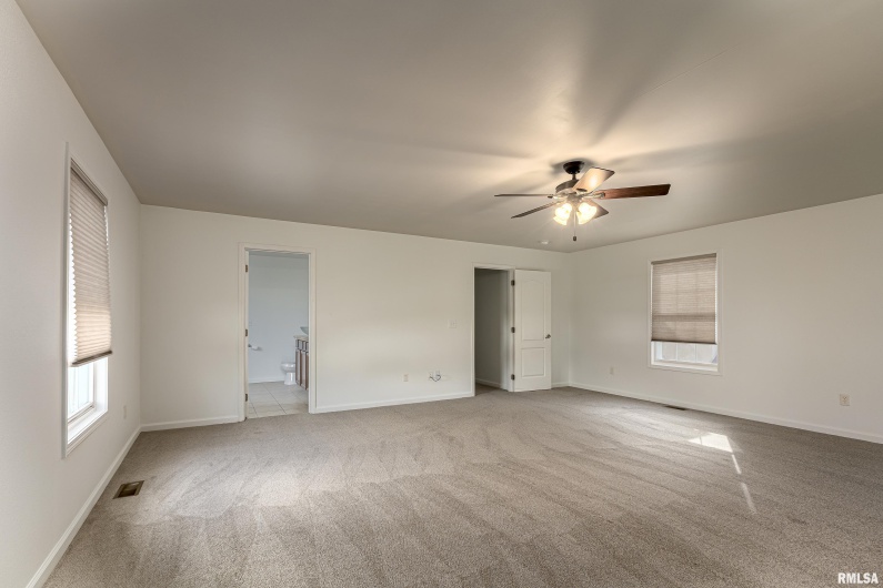 208 TOWNHOUSE Drive, Carterville, Illinois 62918, 4 Bedrooms Bedrooms, 0 ,2 BathroomsBathrooms,Residential,For Sale,TOWNHOUSE,0,RMAEB456507