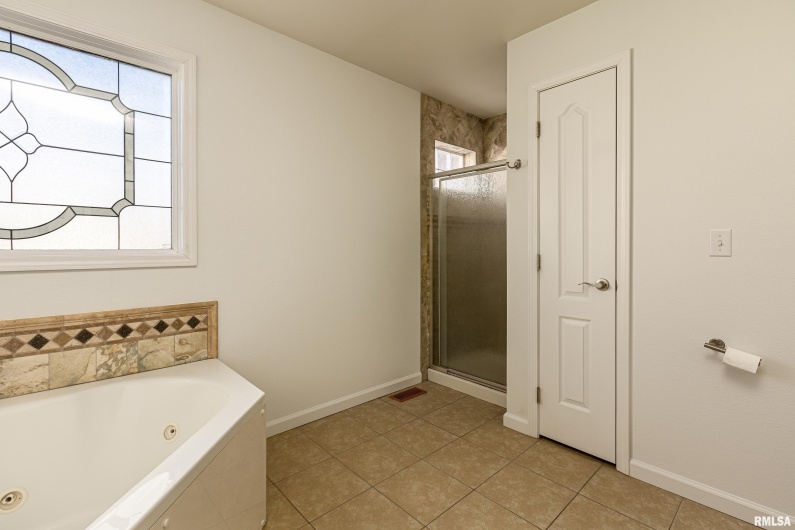 208 TOWNHOUSE Drive, Carterville, Illinois 62918, 4 Bedrooms Bedrooms, 0 ,2 BathroomsBathrooms,Residential,For Sale,TOWNHOUSE,0,RMAEB456507