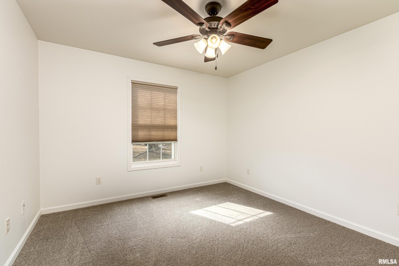 208 TOWNHOUSE Drive, Carterville, Illinois 62918, 4 Bedrooms Bedrooms, 0 ,2 BathroomsBathrooms,Residential,For Sale,TOWNHOUSE,0,RMAEB456507