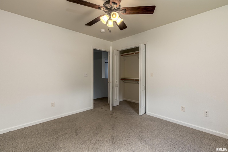 208 TOWNHOUSE Drive, Carterville, Illinois 62918, 4 Bedrooms Bedrooms, 0 ,2 BathroomsBathrooms,Residential,For Sale,TOWNHOUSE,0,RMAEB456507