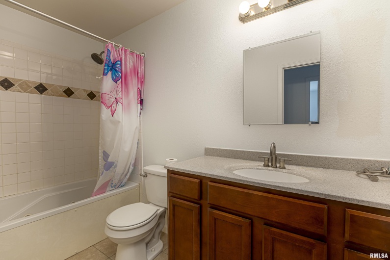 208 TOWNHOUSE Drive, Carterville, Illinois 62918, 4 Bedrooms Bedrooms, 0 ,2 BathroomsBathrooms,Residential,For Sale,TOWNHOUSE,0,RMAEB456507