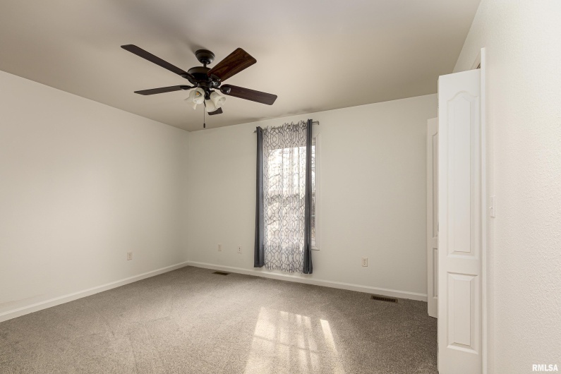 208 TOWNHOUSE Drive, Carterville, Illinois 62918, 4 Bedrooms Bedrooms, 0 ,2 BathroomsBathrooms,Residential,For Sale,TOWNHOUSE,0,RMAEB456507