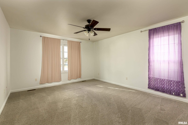 208 TOWNHOUSE Drive, Carterville, Illinois 62918, 4 Bedrooms Bedrooms, 0 ,2 BathroomsBathrooms,Residential,For Sale,TOWNHOUSE,0,RMAEB456507