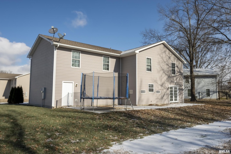 208 TOWNHOUSE Drive, Carterville, Illinois 62918, 4 Bedrooms Bedrooms, 0 ,2 BathroomsBathrooms,Residential,For Sale,TOWNHOUSE,0,RMAEB456507
