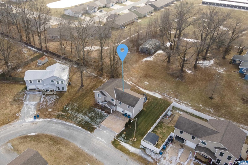 208 TOWNHOUSE Drive, Carterville, Illinois 62918, 4 Bedrooms Bedrooms, 0 ,2 BathroomsBathrooms,Residential,For Sale,TOWNHOUSE,0,RMAEB456507
