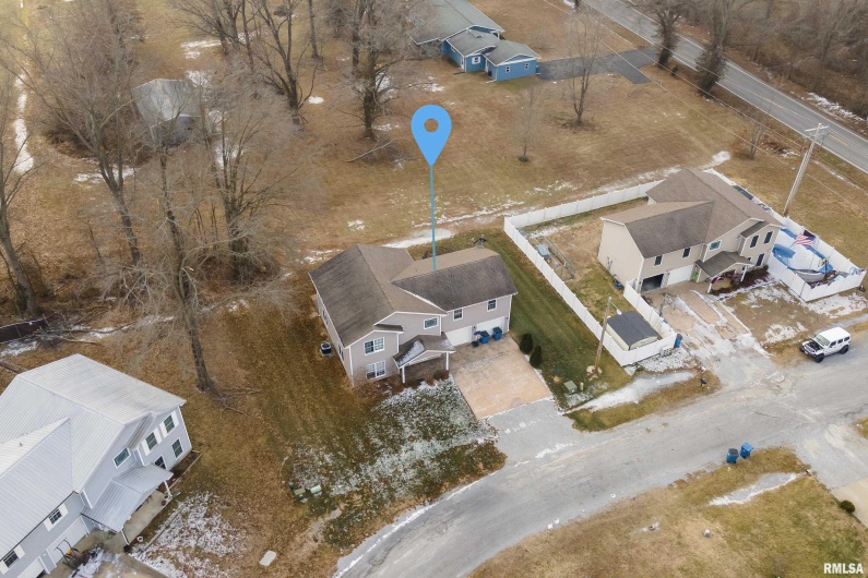 208 TOWNHOUSE Drive, Carterville, Illinois 62918, 4 Bedrooms Bedrooms, 0 ,2 BathroomsBathrooms,Residential,For Sale,TOWNHOUSE,0,RMAEB456507