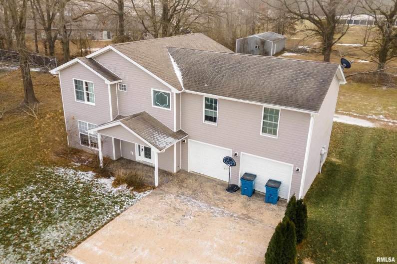 208 TOWNHOUSE Drive, Carterville, Illinois 62918, 4 Bedrooms Bedrooms, 0 ,2 BathroomsBathrooms,Residential,For Sale,TOWNHOUSE,0,RMAEB456507