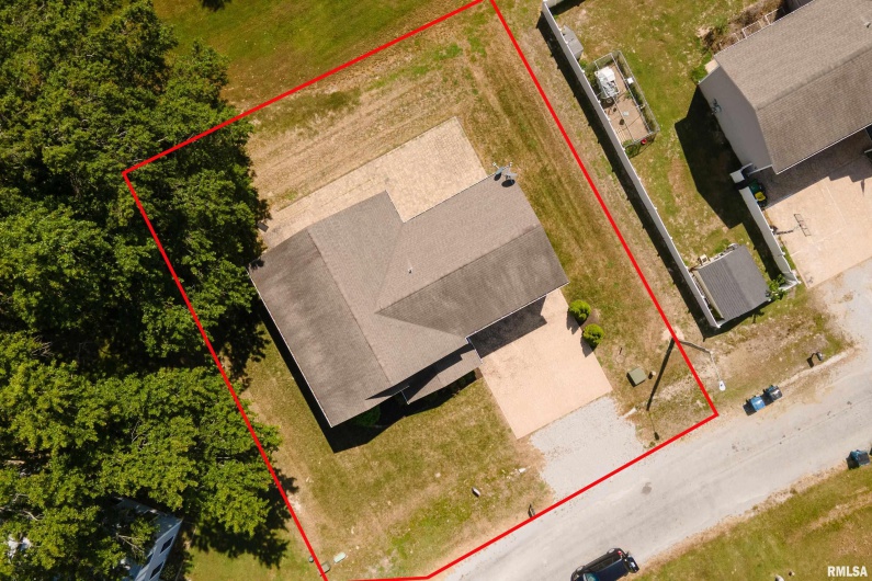 208 TOWNHOUSE Drive, Carterville, Illinois 62918, 4 Bedrooms Bedrooms, 0 ,2 BathroomsBathrooms,Residential,For Sale,TOWNHOUSE,0,RMAEB456507