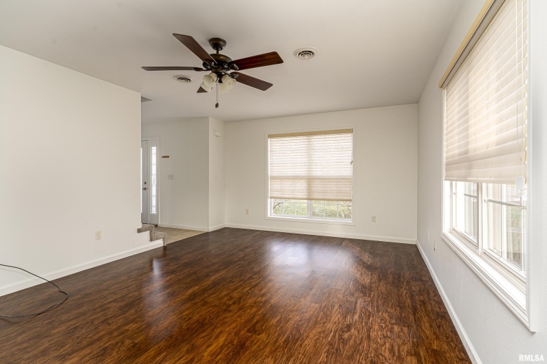 208 TOWNHOUSE Drive, Carterville, Illinois 62918, 4 Bedrooms Bedrooms, 0 ,2 BathroomsBathrooms,Residential,For Sale,TOWNHOUSE,0,RMAEB456507