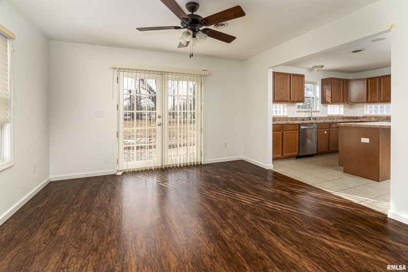 208 TOWNHOUSE Drive, Carterville, Illinois 62918, 4 Bedrooms Bedrooms, 0 ,2 BathroomsBathrooms,Residential,For Sale,TOWNHOUSE,0,RMAEB456507