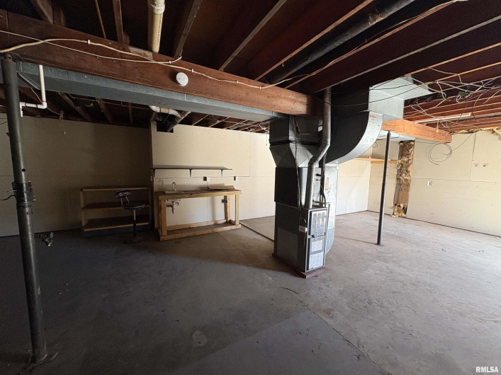 417 PERSHING Street, Energy, Illinois 62933, 3 Bedrooms Bedrooms, 0 ,1 BathroomBathrooms,Residential,For Sale,PERSHING,0,RMAEB456606