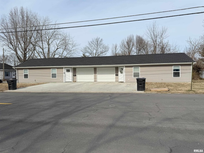 1204 Hendrickson Street, Marion, Illinois 62959, 0 , 0 ,0,Residential Income,For Sale,Hendrickson,0,RMAEB456552