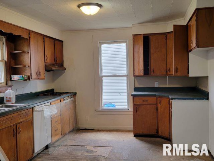 617 14TH Street, Herrin, Illinois 62948, 2 Bedrooms Bedrooms, 0 ,1 BathroomBathrooms,Residential,For Sale,14TH,0,RMAEB456627
