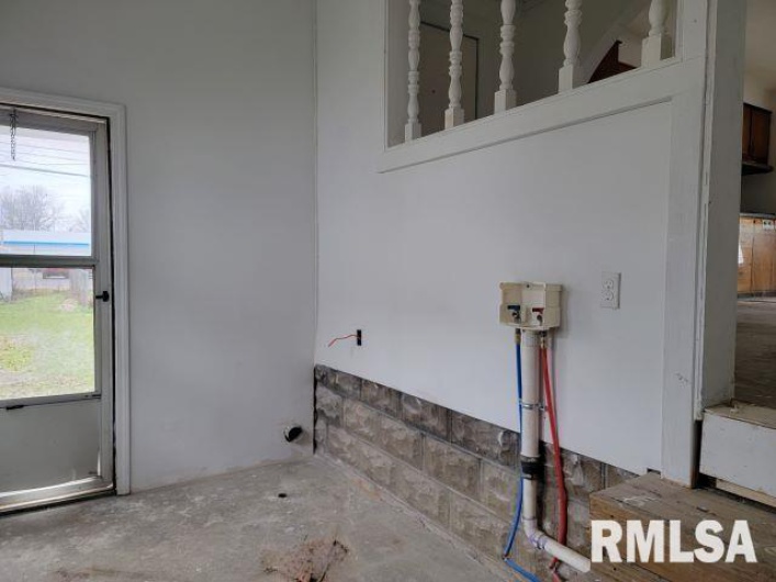 617 14TH Street, Herrin, Illinois 62948, 2 Bedrooms Bedrooms, 0 ,1 BathroomBathrooms,Residential,For Sale,14TH,0,RMAEB456627